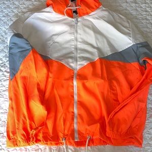 Women wind breaker